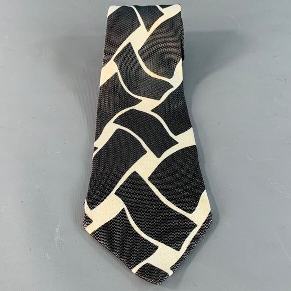 GIORGIO ARMANI One Size Black White Abstract Silk Tie - Picture 2 of 7